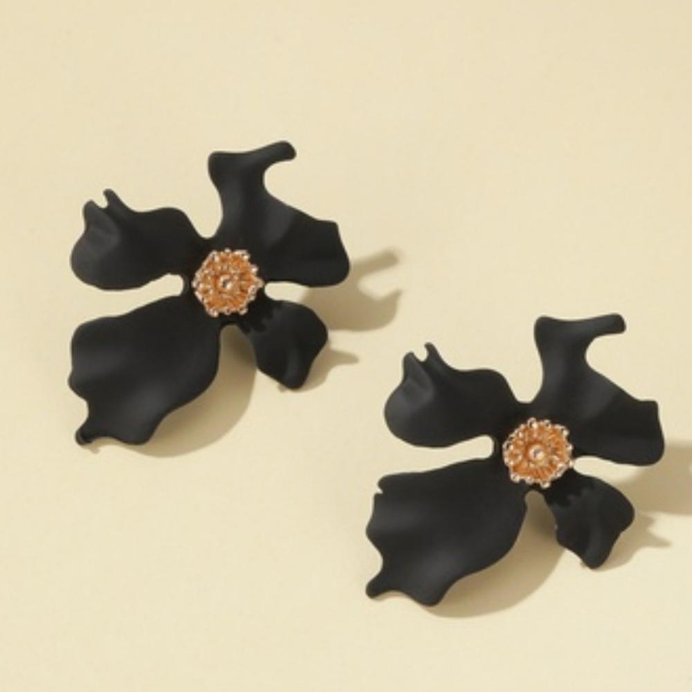Floral Studded Earring - Black